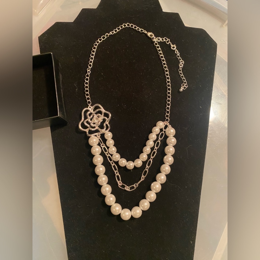 Pearlesque necklace